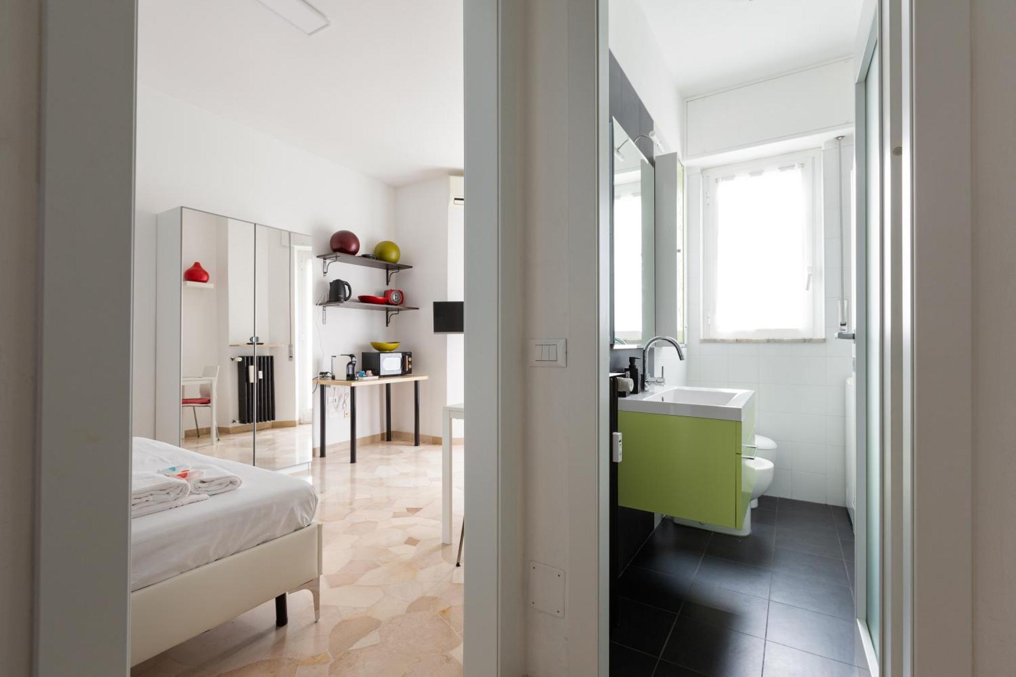 Appartamento Lorenteggio-piazza Frattini Balcony Milano